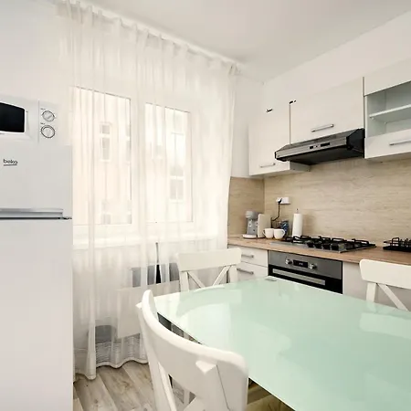 Cozy Charles Apartment